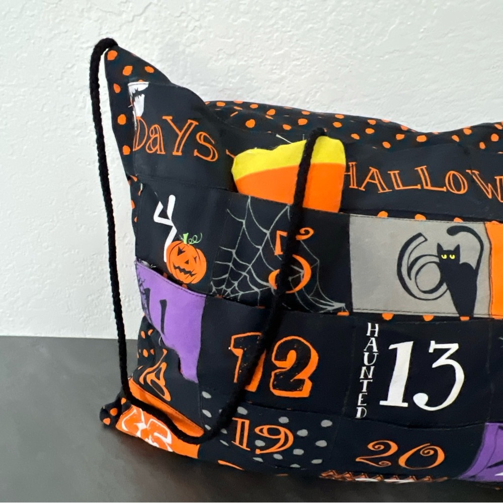 NEW Days To Halloween Interactive Countdown Advent Calendar Pockets Pillow Large - Picture 2 of 6